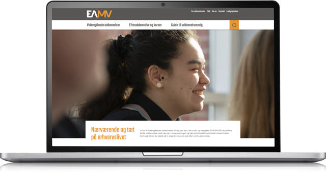 Et mockup af en bærbar computer, der viser EAMVs hjemmeside